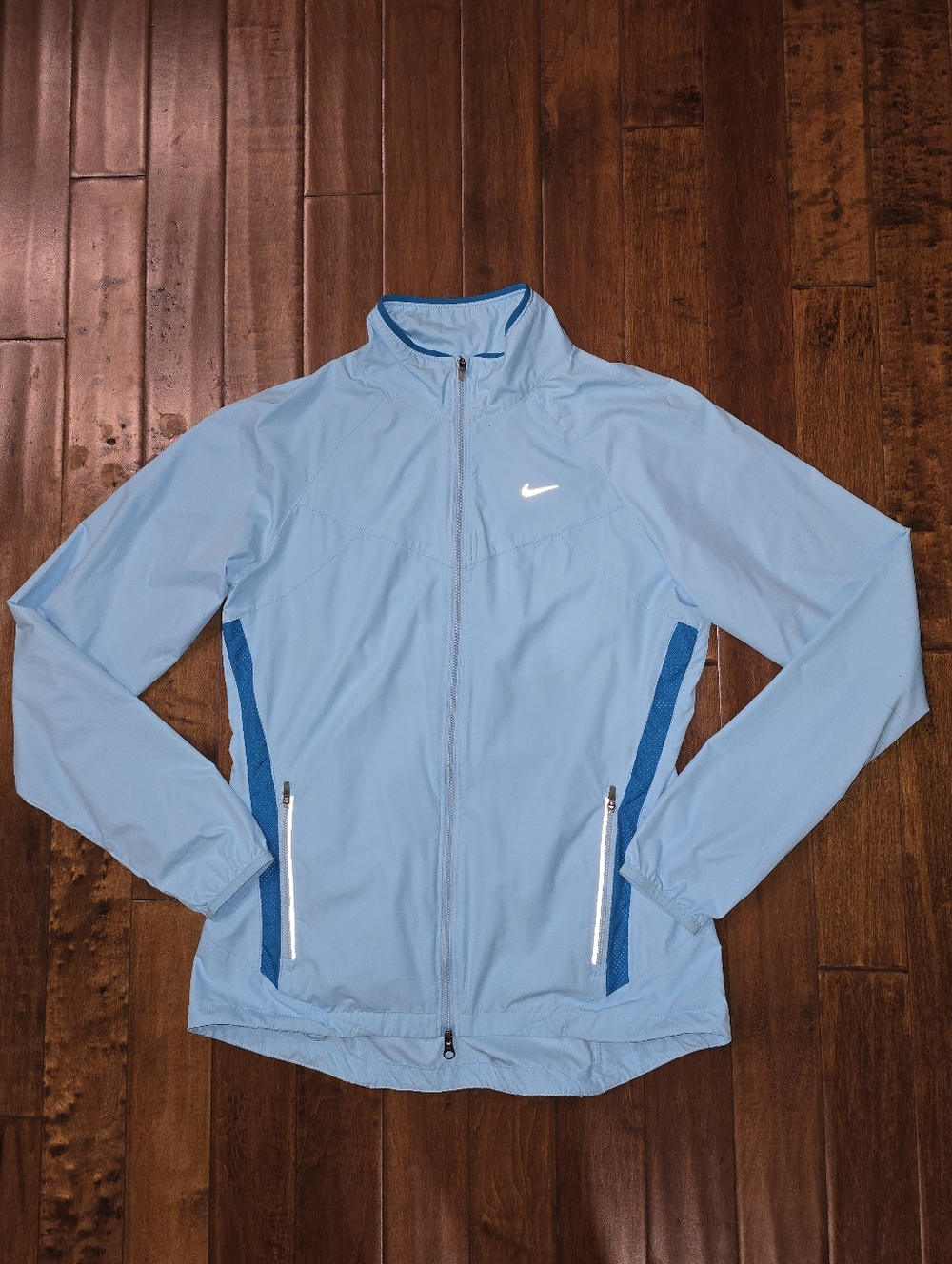 Nike Women's Light Blue Lightweight Running Jacket, Small